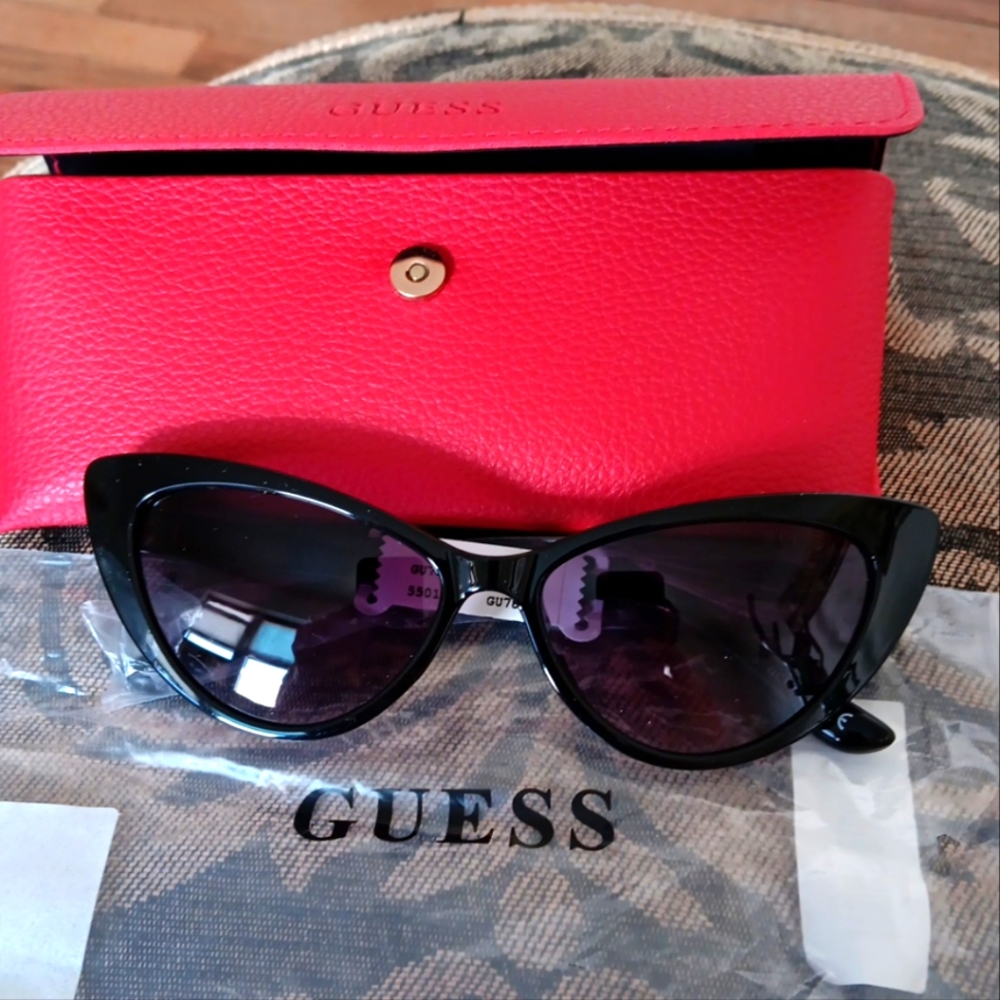 Guess Windge Cat eye sunglasses